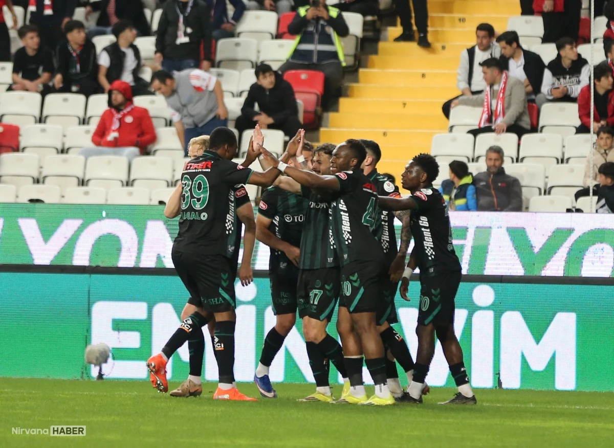 TÜMOSAN Konyaspor Hesap.com Antalyaspor'u 2-0 mağlup etti