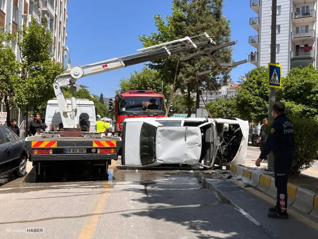 Aydın'da kontrolden çıkarak devrilen otomobil alev alev yandı