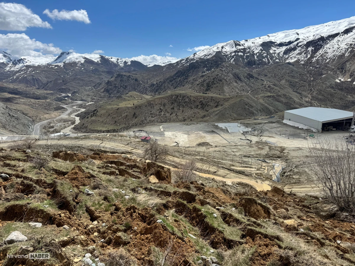 Hakkari'de heyelan nedeniyle Entegre Katı Atık Tesisi'ndeki faaliyetler durduruldu