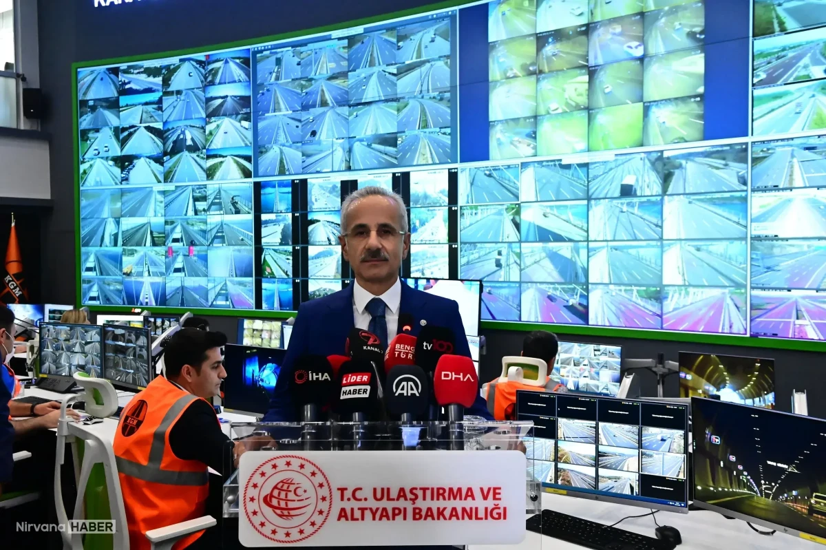 Bakan Uraloğlu duyurdu: Bayram trafiği akıllı sistemlerle anlık takip edilecek!