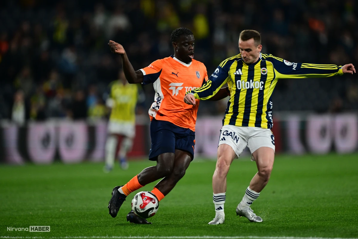 Fenerbahçe RAMS Başakşehir müsabakasının ilk yarısı 1-1 berabere bitti