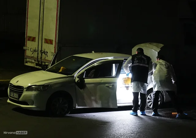 İstanbul'da polisin dur ihtarına uymayan şüpheliler kovalamaca sonucu yakalandı