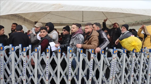 İsrail saldırıları sonrası Suriyeli mülteciler Lübnan'dan ayrılıyor
