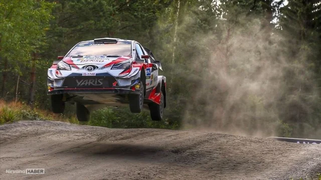 Güney Amerika Rallisi’nde yarışan araç seyircilerin arasına savruldu