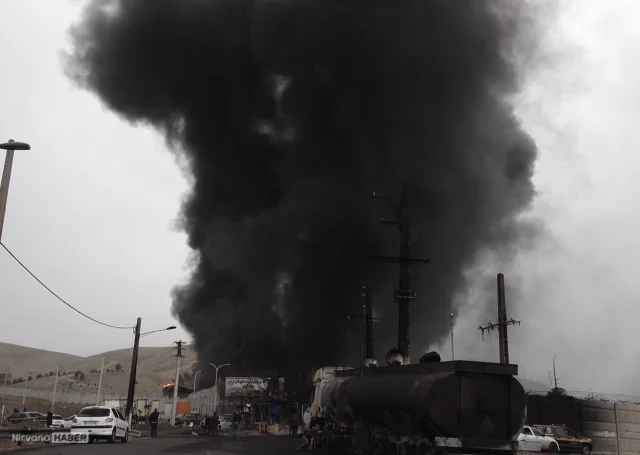 Tahran’daki Şehran petrol deposunda yangın sürüyor