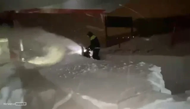 Kayseri Erciyes’te kar kalınlığı 3 metreye ulaştı