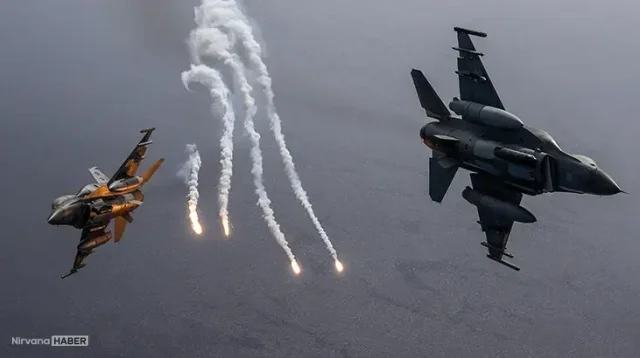 EFES-2026 Tatbikatı'nda F-16 savaş uçaklarından gövde gösterisi!
