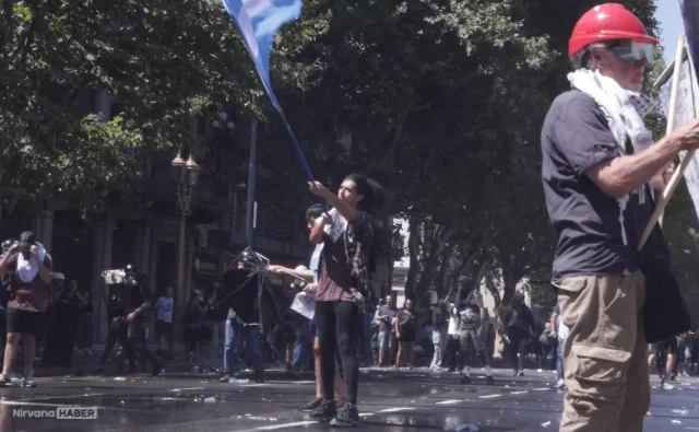 Buenos Aires’te çalışma reformuna büyük tepki: Binlerce kişi sokakta
