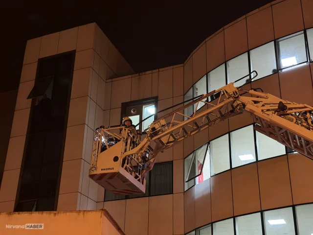 Düzce'deki huzurevinde gece yarısı yangın paniği:54 kişi tahliye edildi