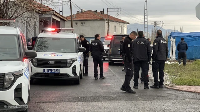 Kayseri Kocasinan'da akrabalar arasında bıçaklı kavga: 3 kişi yaralandı