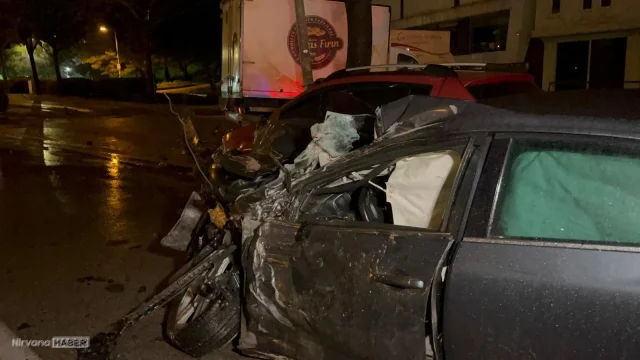 Bursa'da zincirleme kaza: 3 araç birbirine girdi