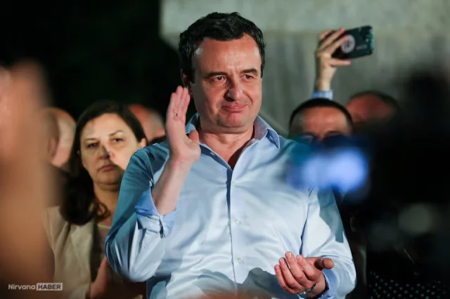 Albin Kurti gücünü korudu: Vetevendosje seçimlerde ilk sırada