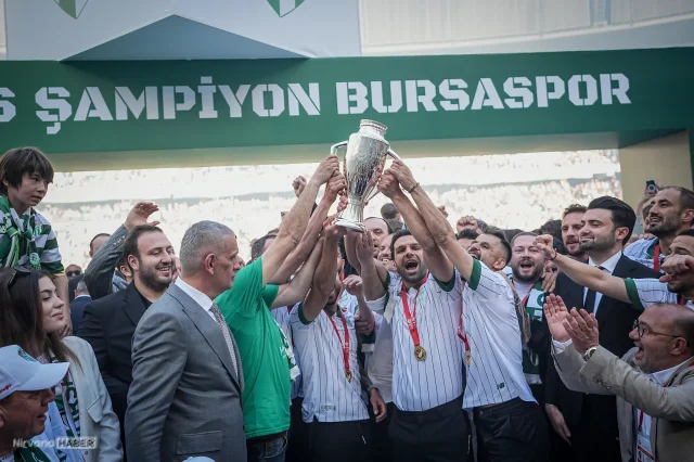 Bursaspor şampiyonluk kupasını aldı