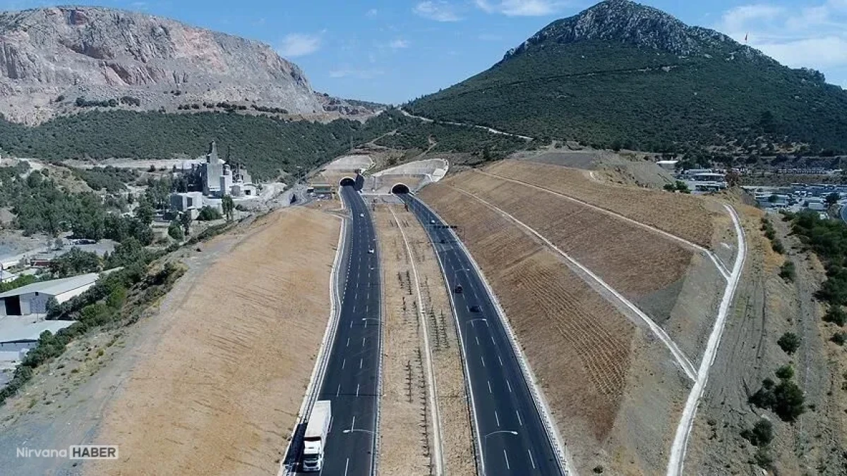 Yola çıkacaklar dikkat: Türkiye genelinde trafiğe kapatılan ve çalışma yapılan yollar