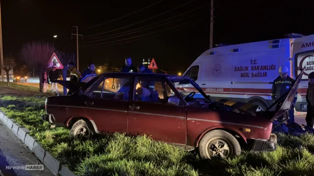 Burdur’da korkunç kaza: Elektrik direğine çarpan otomobil can aldı