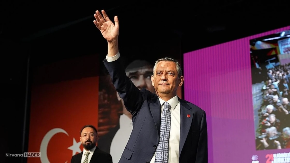 Özgür Özel Trabzon’da konuştu: "Siz bugün tarihin doğru tarafındasınız"