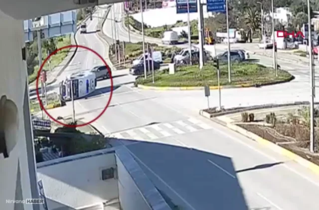 Bodrum’da ambulans kazası: Hasta taşırken devrildi!