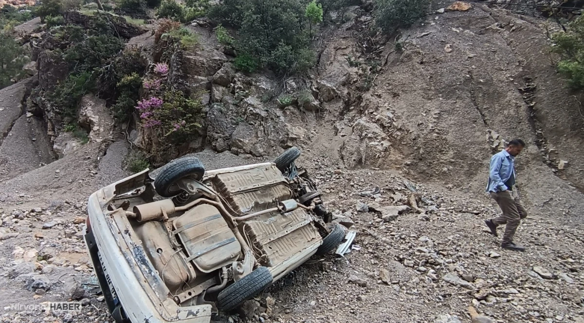 Gaziantep'te otomobil dereye uçtu: Sürücü yaralandı