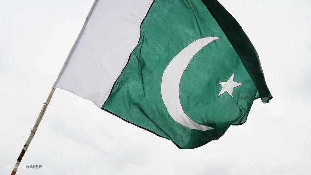 Pakistan, Karaçi ve Lahor hava sahasını kısıtladı