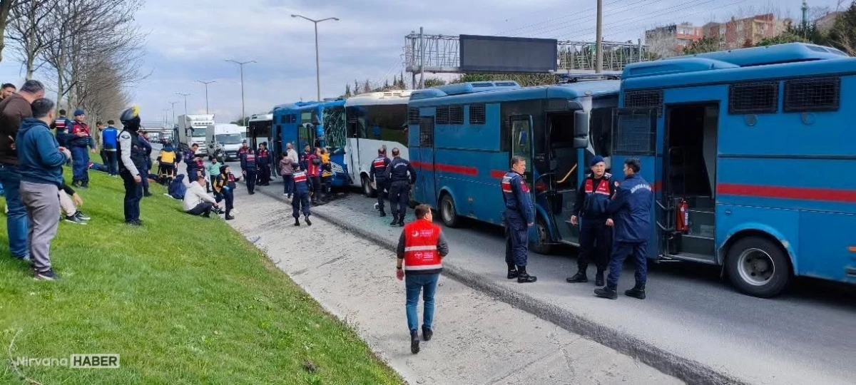 Başakşehir'de cezaevi nakil aracı kaza yaptı: 15 kişi yaralandı