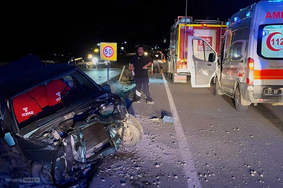 Kastamonu'da otomobil bariyere çarptı kazada 2 kişi yaralandı