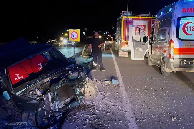 Kastamonu'da otomobil bariyere çarptı kazada 2 kişi yaralandı
