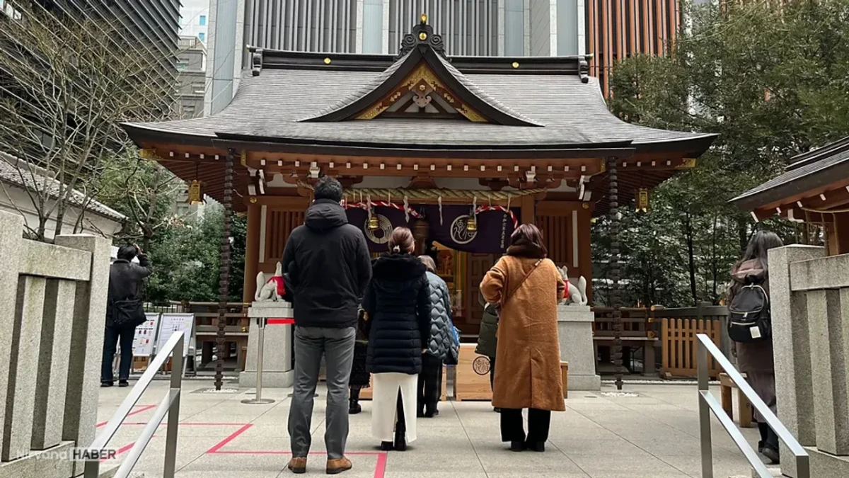 Tokyo’da bin yıllık gelenek: Konser bileti için dua edilen gizemli tapınak