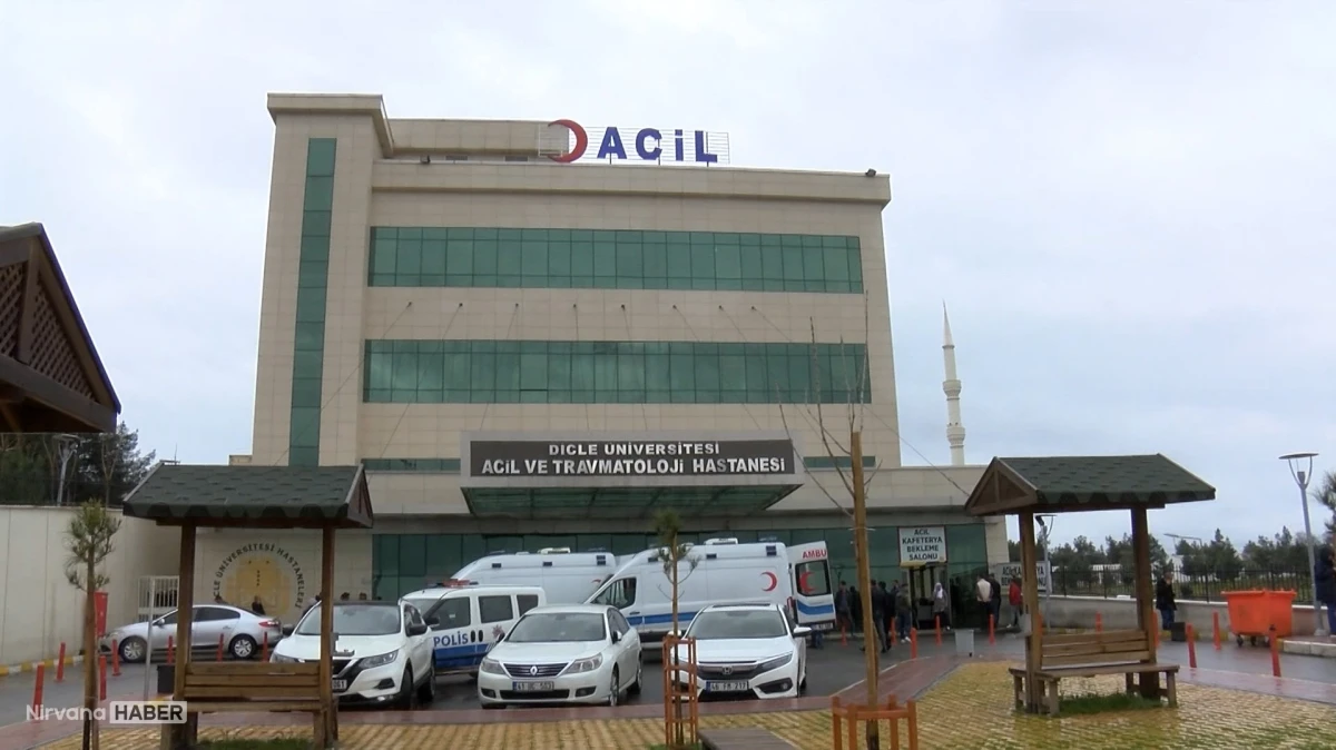 Elektrik direğine düşen yıldırım sonucu yoldan geçen kadın yaralandı