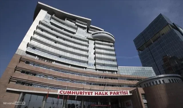 CHP’den Ümit Erkol’un tutuklanmasına tepki: Ankara’da parti önünde toplandılar