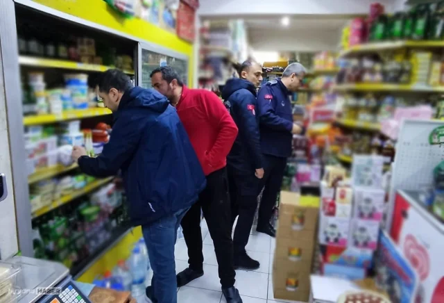 Ordu’da son kullanım tarihi geçmiş 4 kamyonet dolusu gıda ürününe el konuldu
