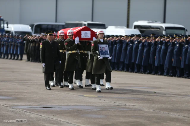 F-16 uçağının kaza kırıma uğraması sonucu şehit olan pilot için tören düzenlendi