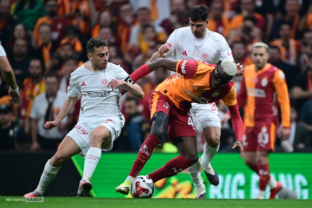Galatasaray şampiyonluk için sahada: Antalyaspor maçında kadro sürprizi