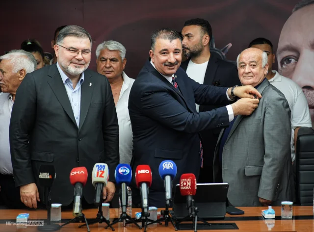 İYİ Parti’den ve farklı partilerden 370 kişi Ak Parti’ye katıldı!