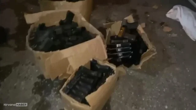 İstanbul’da kurusıkıdan çevrilmiş tabancalar ele geçirildi