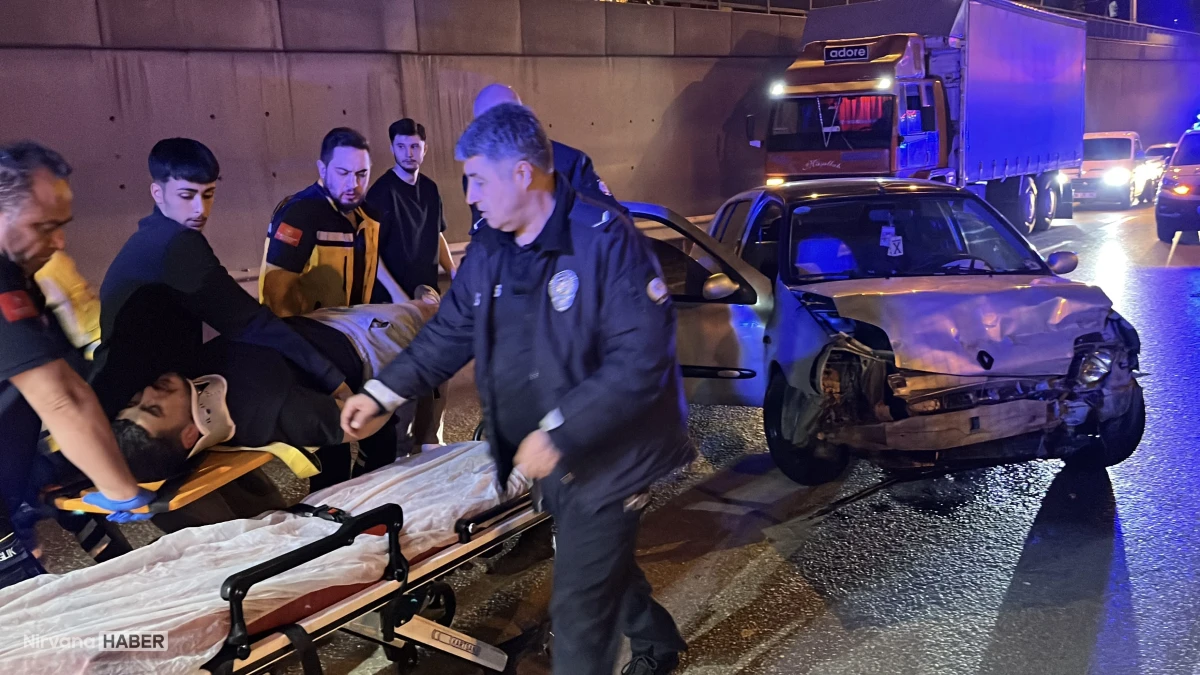 Bursa'da otomobil bariyerlere çarptı: 19 yaşındaki sürücü yaralandı