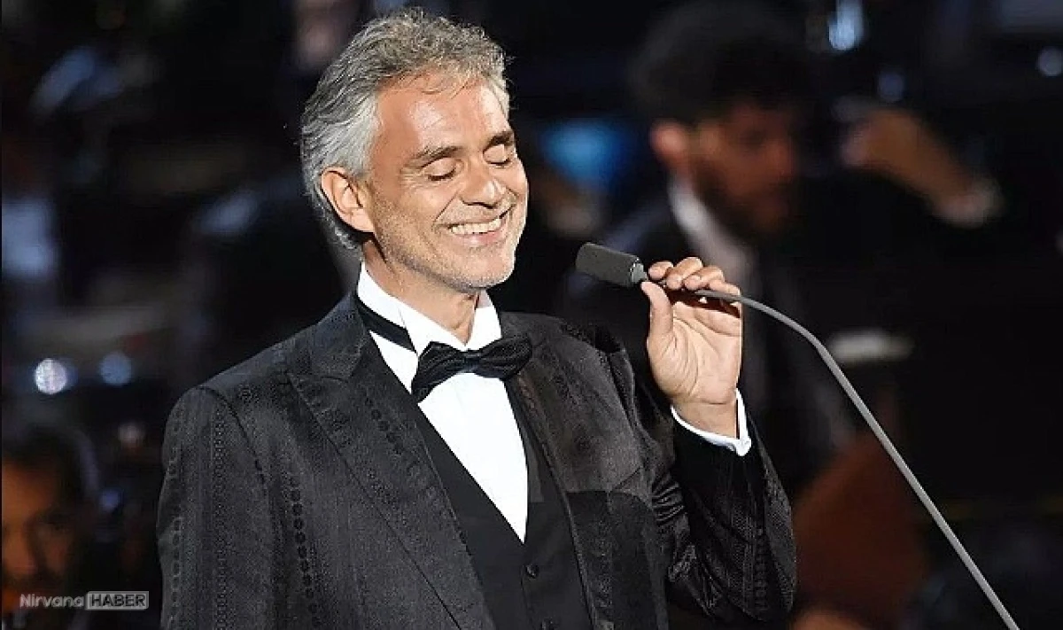 Dünyaca ünlü İtalyan tenor Andrea Bocelli İstanbul'da sahne aldı