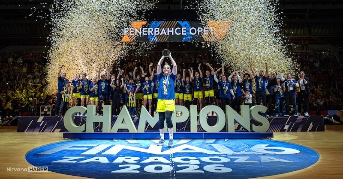 FIBA Avrupa Ligi şampiyonu Fenerbahçe Opet Kadın Basketbol Takımı, kupasını aldı