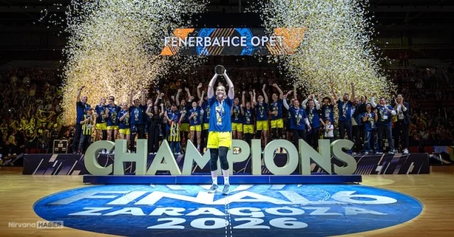 FIBA Avrupa Ligi şampiyonu Fenerbahçe Opet Kadın Basketbol Takımı, kupasını aldı
