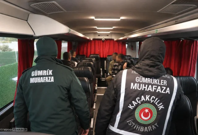 Avrupa hayali kuran kaçak göçmenler, yanlış otobüste yakalandı!