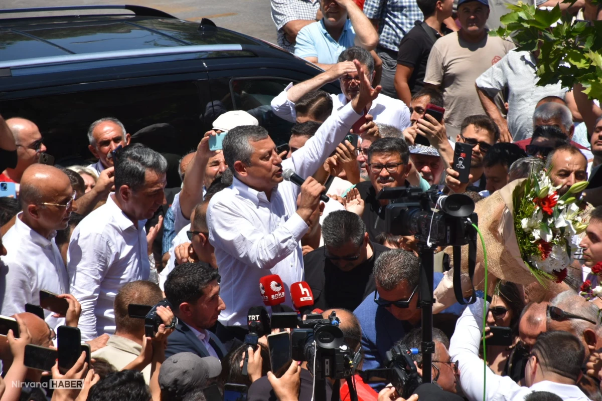 Özgür Özel meydan okudu: "Bir kişi kalsak da dönmeyiz"