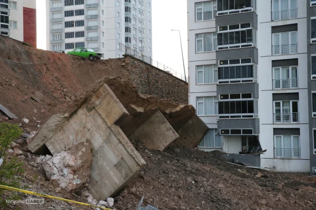 Tokat'ta sağanak yağış sonrası bir sitede istinat duvarı çöktü