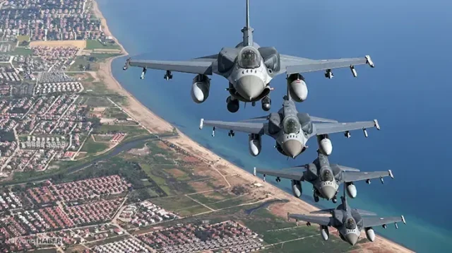 EFES-2026 Tatbikatı'nda F-16 savaş uçaklarından gövde gösterisi!