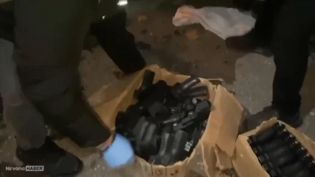 İstanbul’da kurusıkıdan çevrilmiş tabancalar ele geçirildi
