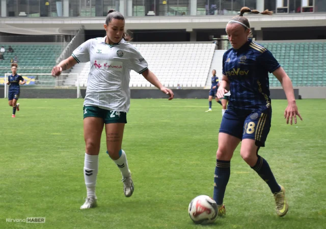 Fenerbahçe Kadın Futbol Takımı, tarihinin ilk şampiyonluğunu ilan etti!