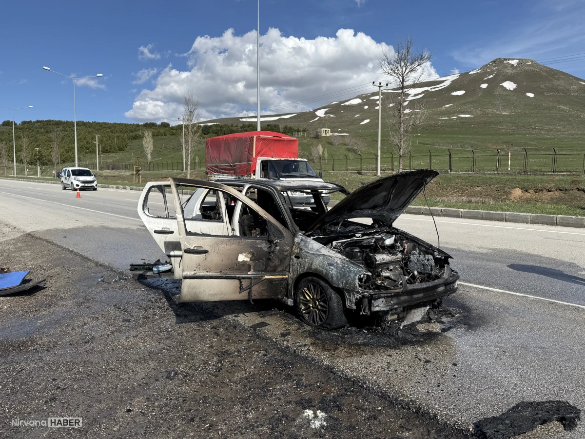 Erzurum’da motor kısmından alev alan otomobil küle döndü