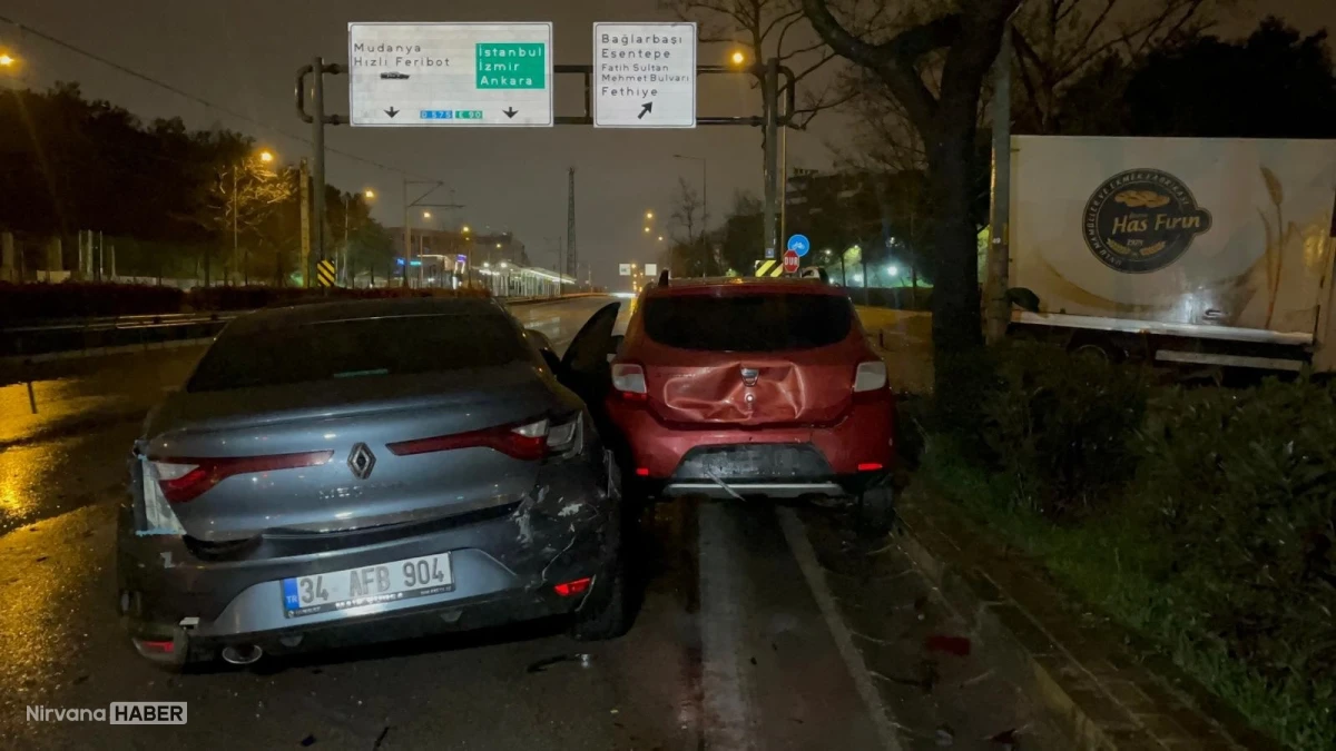 Bursa'da zincirleme kaza: 3 araç birbirine girdi