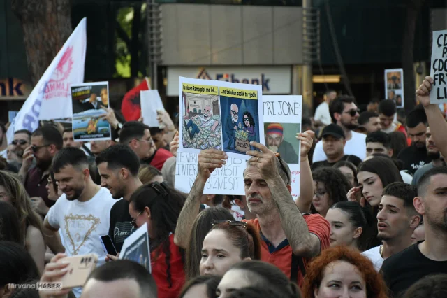 Protestoların 10’uncu günü: “Arnavutluk satılık değildir”