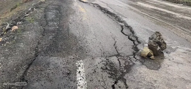Şırnak’ta sağanak alarmı: Belde yolunda çökme meydana geldi