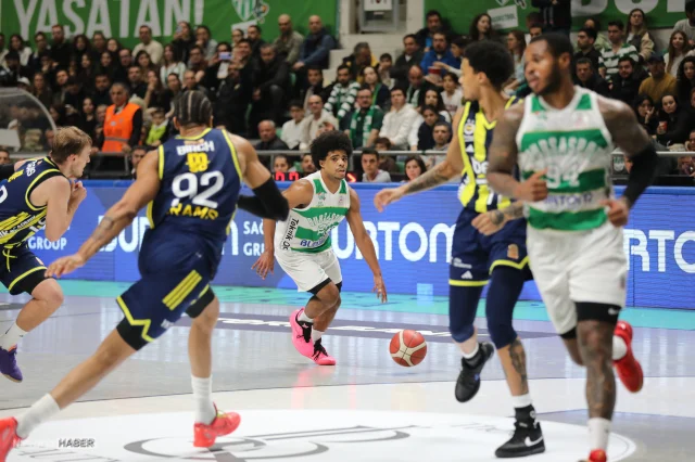 Bursa’da nefes kesen maç: Bursaspor, Fenerbahçe Beko’yu uzatmada devirdi