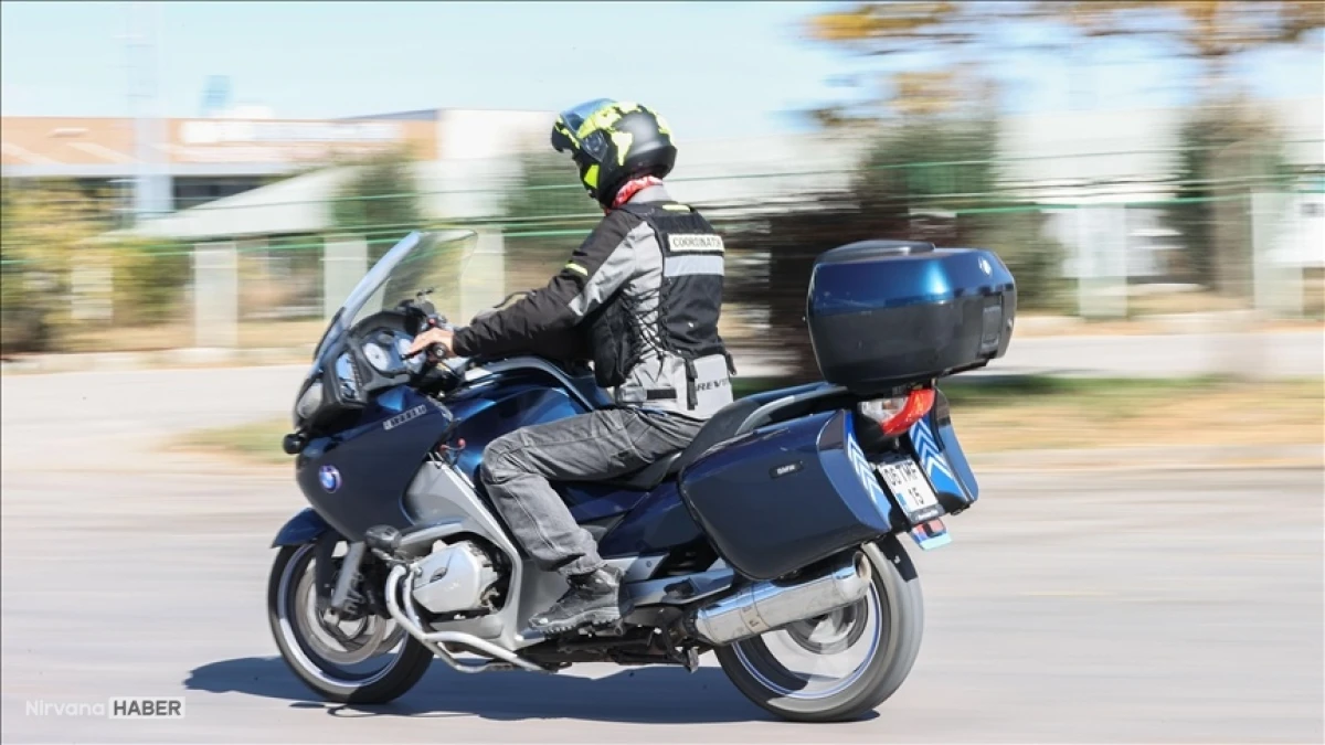 Motosikletle akrobasi şovu pahalıya patladı!